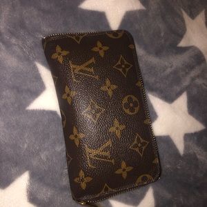 Authentic louis vuitton wallet!!
